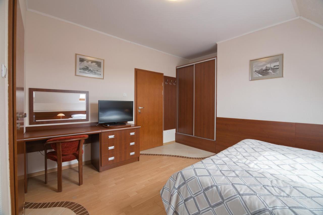 Pensjonat Tadeusz I Apartamenty W Darlowku Дарлувко Экстерьер фото