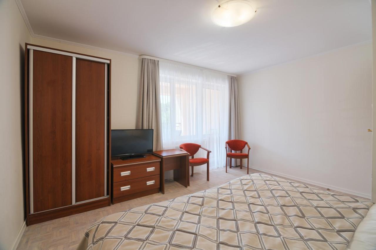 Pensjonat Tadeusz I Apartamenty W Darlowku Дарлувко Экстерьер фото